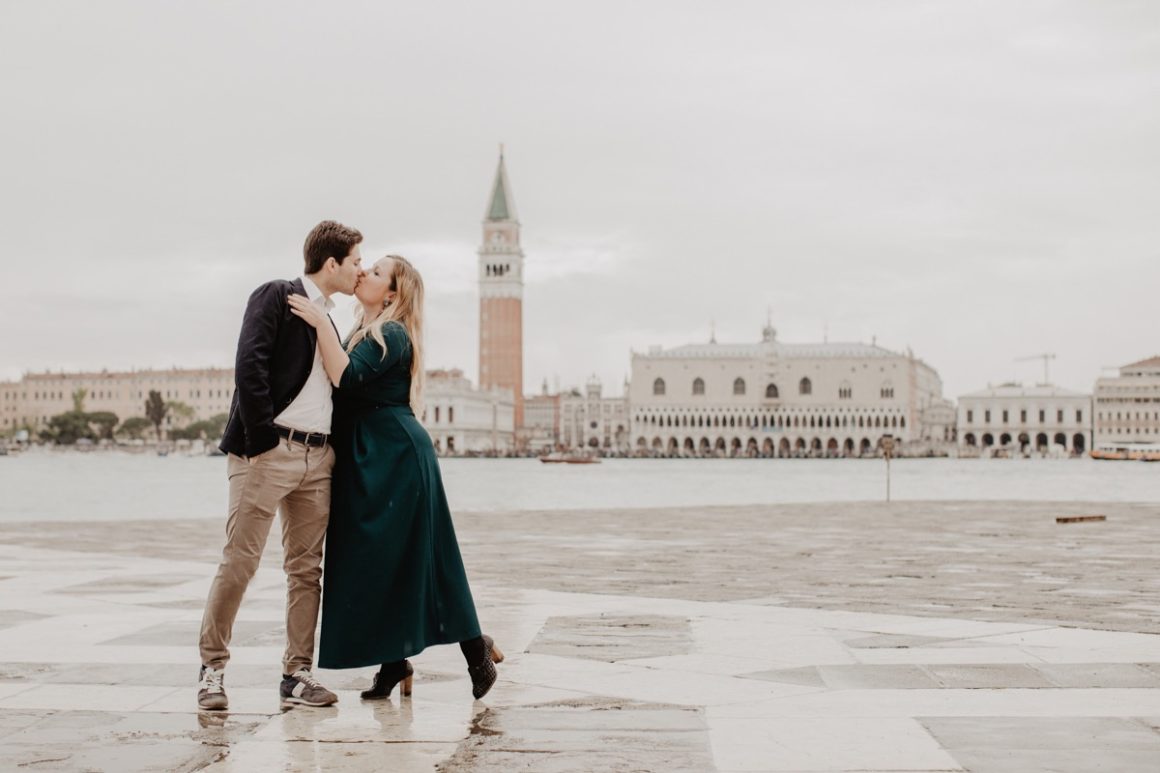 Bacio dopo proposta a Piazza San Marco